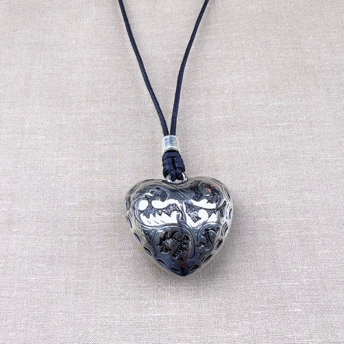 Choker Necklace with Ornate Heart Pendant