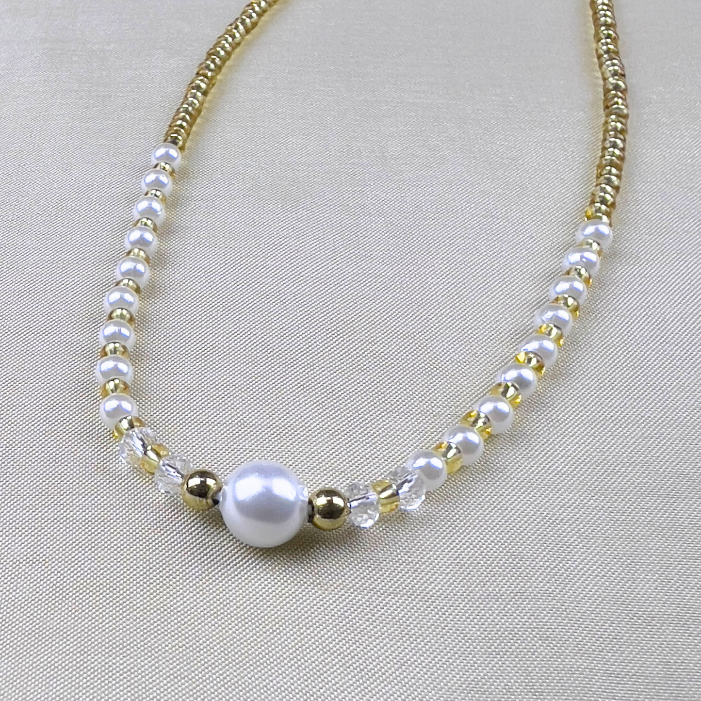 Classic Round Pearl Necklace with Seed Beads