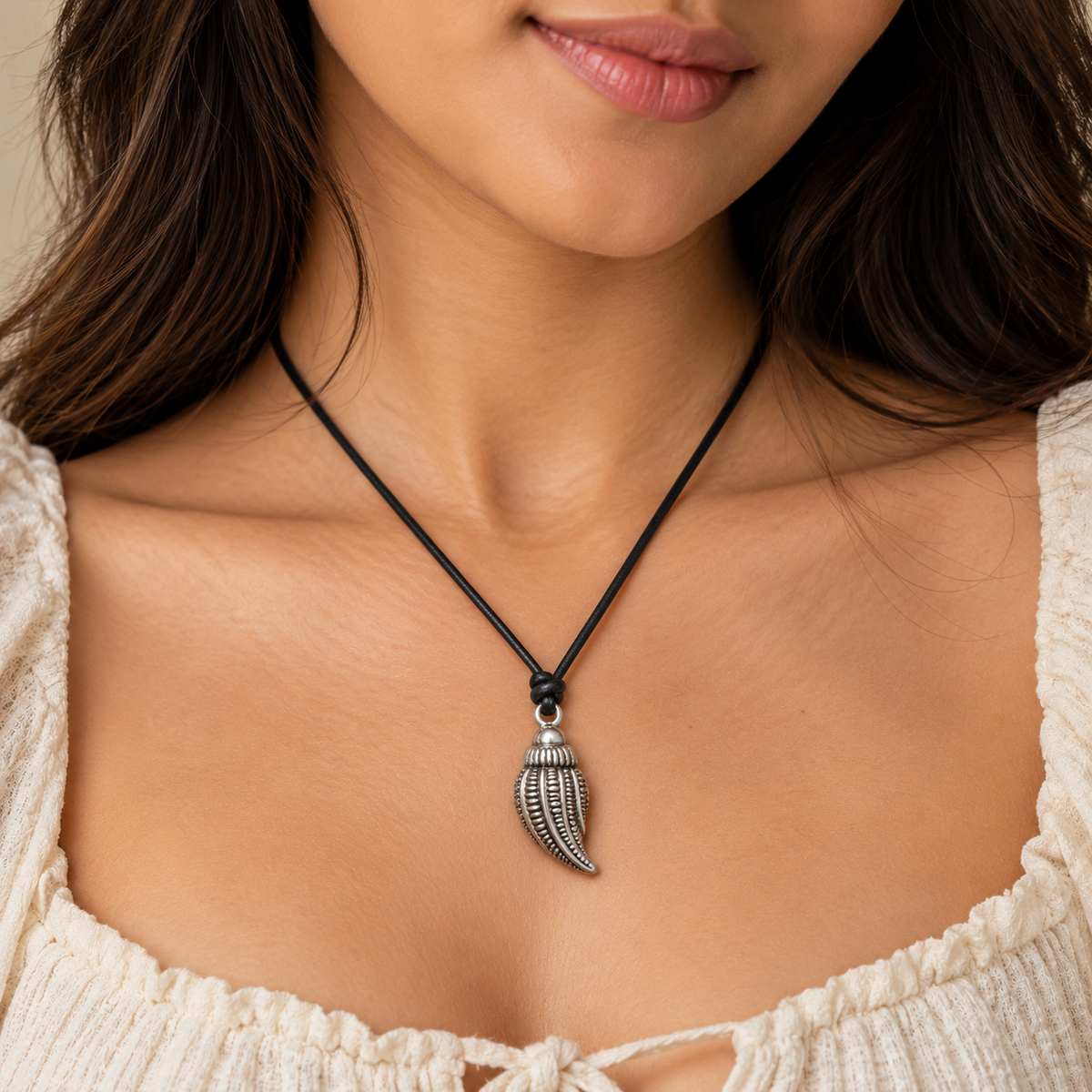 Seashell Pendant Leather Necklace for Women
