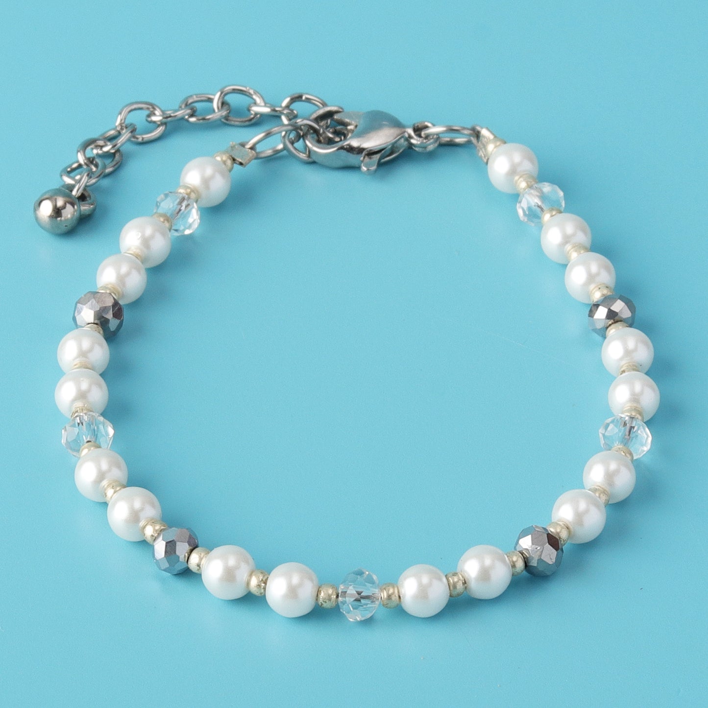 Timeless Pearl Bracelet with Seed Beads